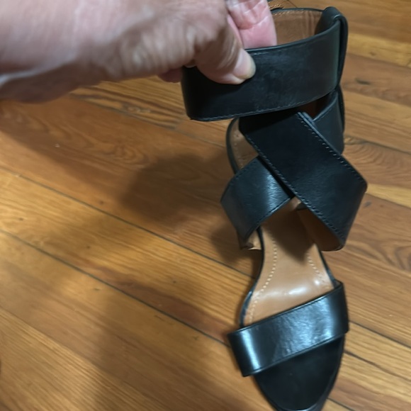 Givenchy - Picture 4 of 7